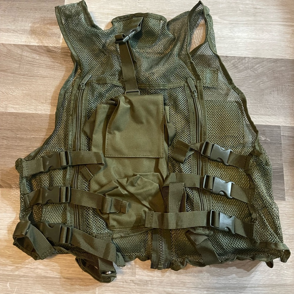 Adjustable Mesh Tactical Vest - Picture 3 of 4